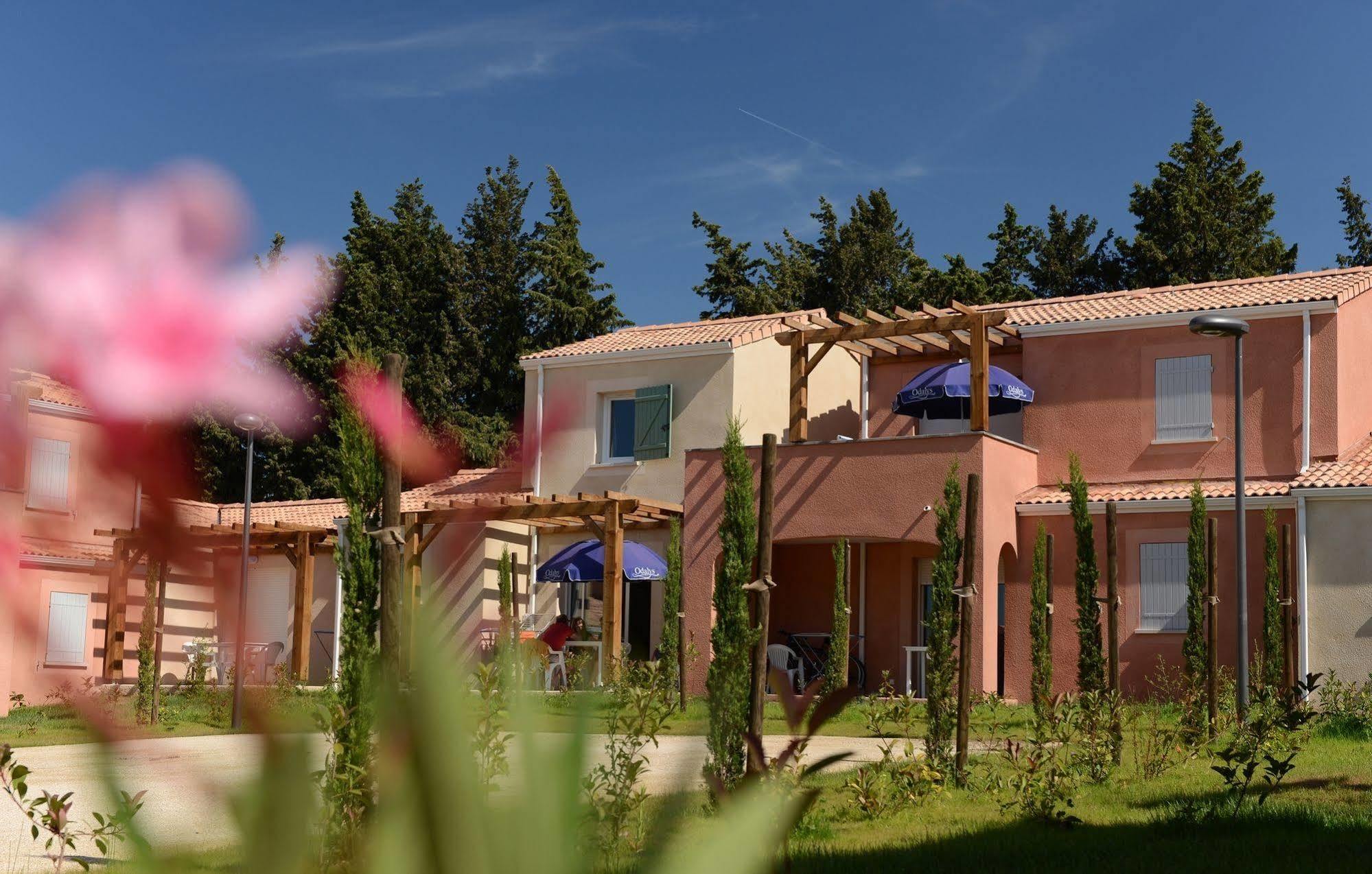 Residence Odalys Le Mas Des Alpilles Paradou Exterior photo